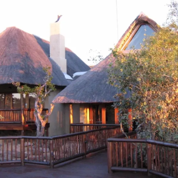 matingwe-lodge-bakkerspass-gravel-road-vaaalwater-zth7s