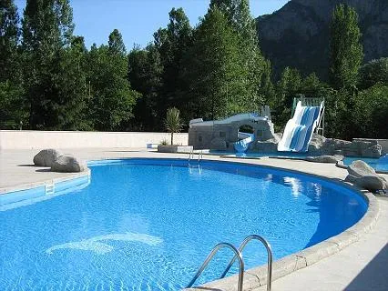 camping-le-camping-des-grottes-alliat-alezw
