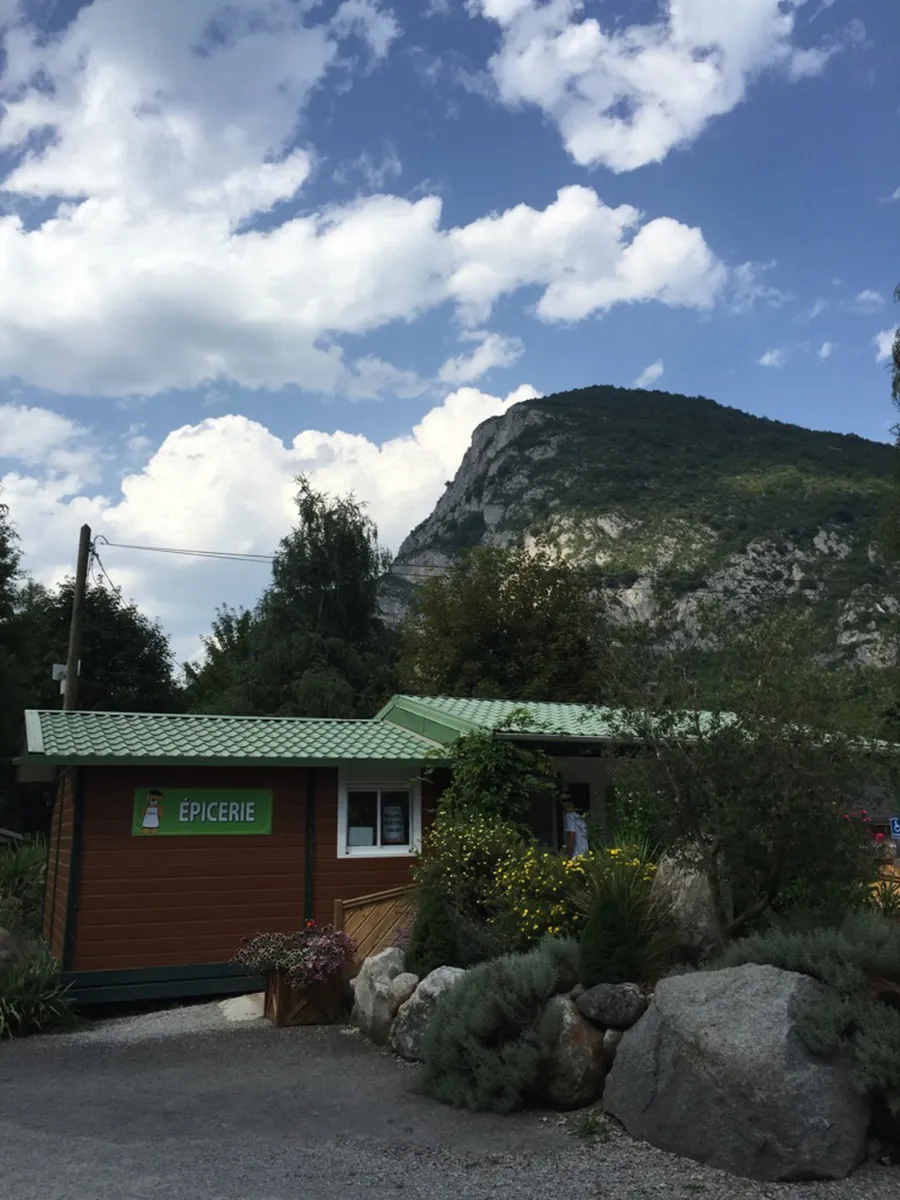 camping-le-camping-des-grottes-alliat-cqsjd