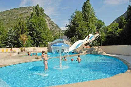 camping-le-camping-des-grottes-alliat-lckiv