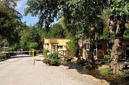 camping-le-camping-des-grottes-alliat-uwarq