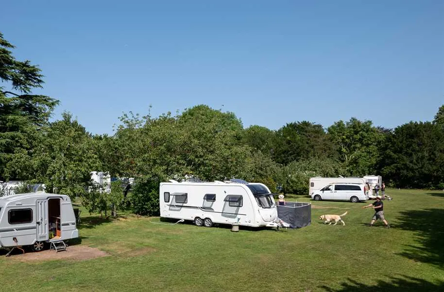 camping-caravanning-club-site-slindon-arundel-2ww79