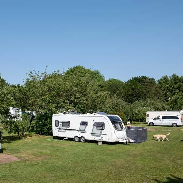 camping-caravanning-club-site-slindon-arundel-2ww79