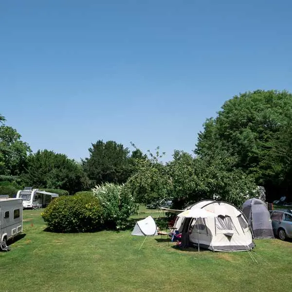 camping-caravanning-club-site-slindon-arundel-llqhb