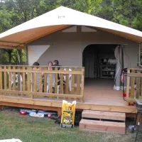 camping-la-cabane-vezac-frmmm