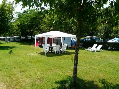 camping-la-cabane-vezac-xyeve
