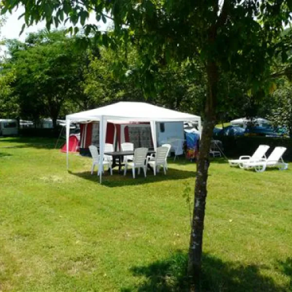 camping-la-cabane-vezac-xyeve
