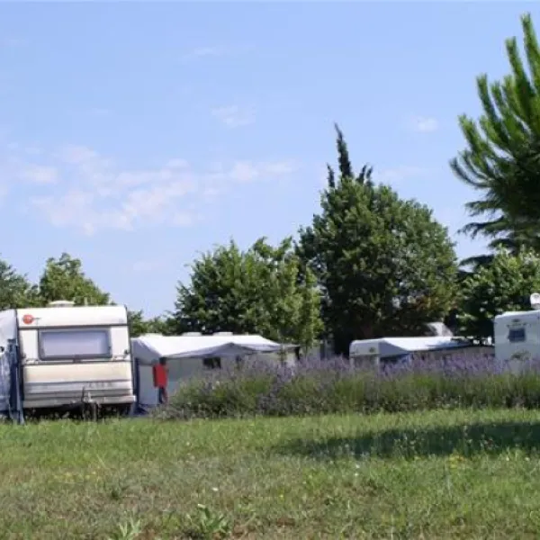 campingin-park-umag-umag-apxfk