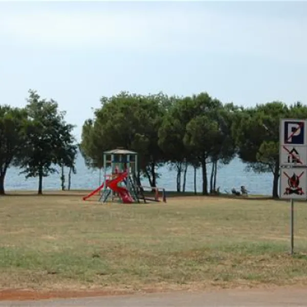 campingin-park-umag-umag-v4v8i