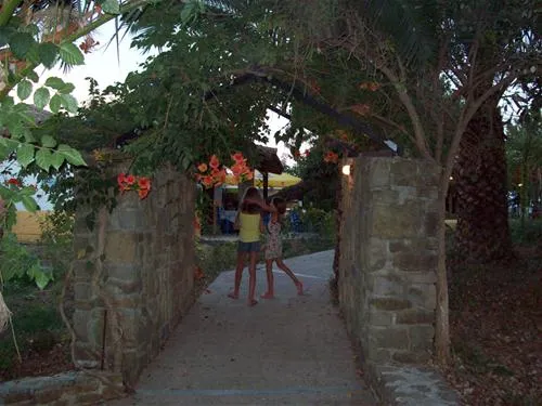 campsite-ammos-methoni-bfrwl