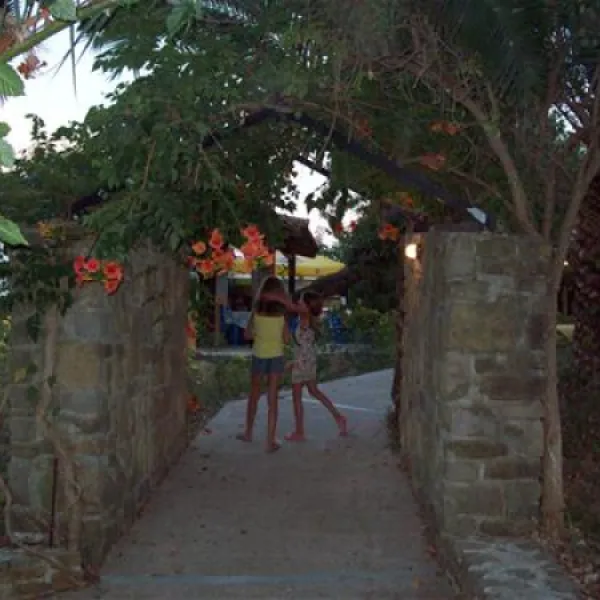 campsite-ammos-methoni-bfrwl