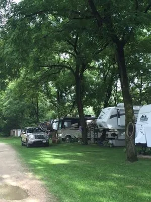 blackhawk-valley-campground-rockford-4lnhg