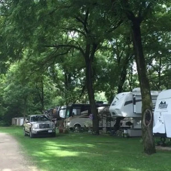 blackhawk-valley-campground-rockford-4lnhg