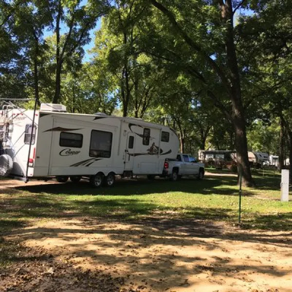 blackhawk-valley-campground-rockford-7elax