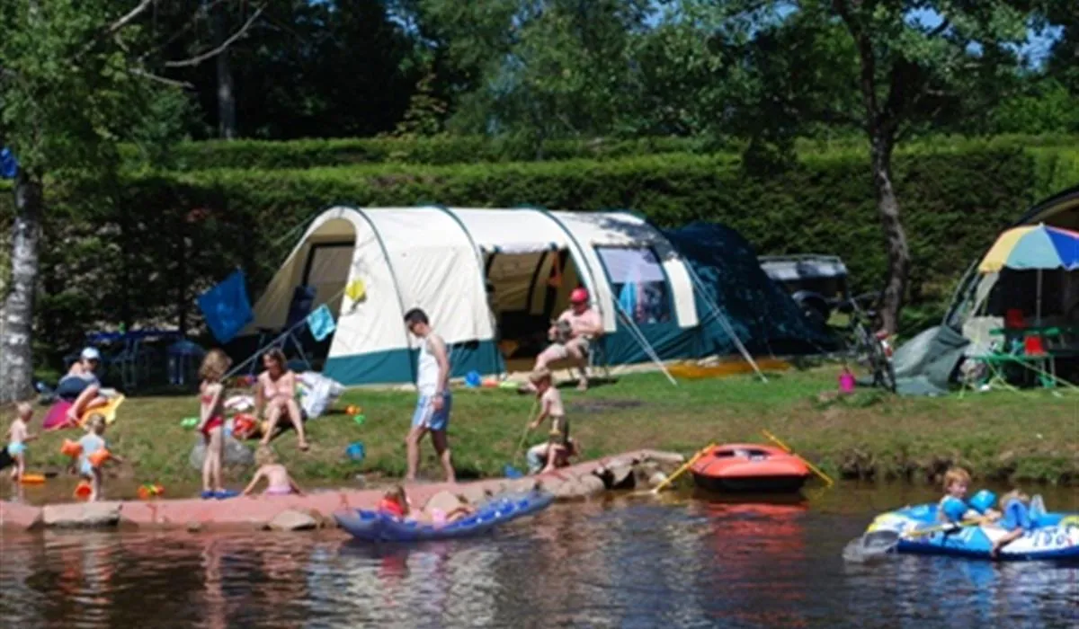 camping-aire-naturelle-du-champ-de-roches-barbey-seroux-lkdl0