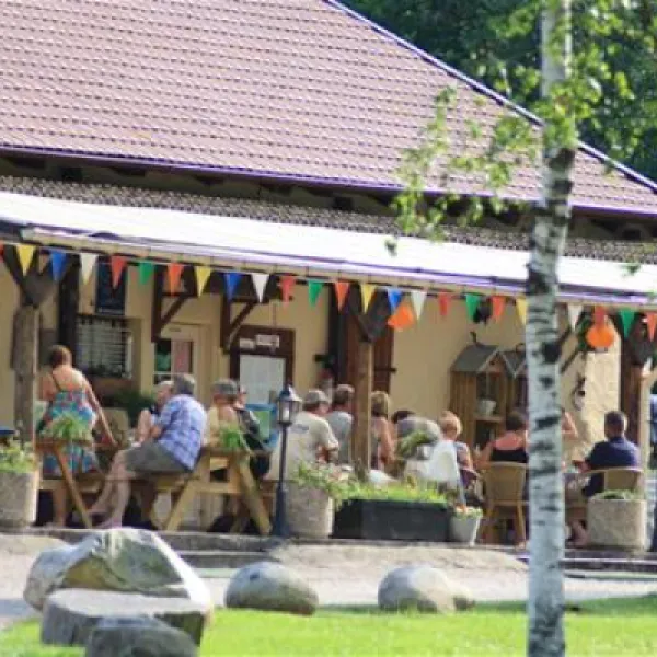 camping-aire-naturelle-du-champ-de-roches-barbey-seroux-mgl3k