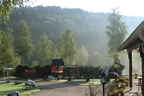 camping-aire-naturelle-du-champ-de-roches-barbey-seroux-rgzmh