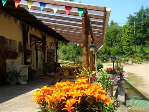 camping-aire-naturelle-du-champ-de-roches-barbey-seroux-vavpp