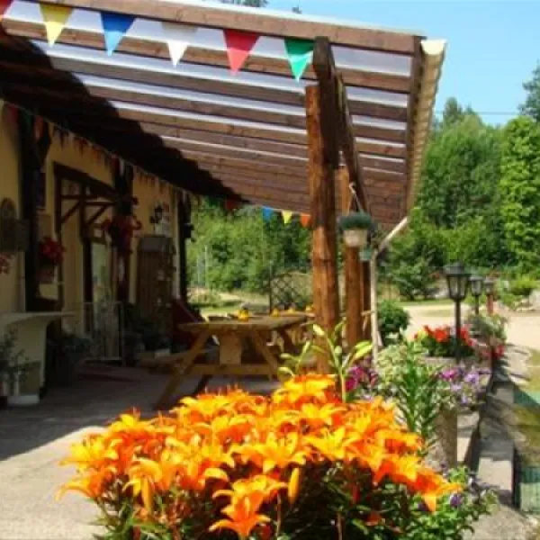 camping-aire-naturelle-du-champ-de-roches-barbey-seroux-vavpp