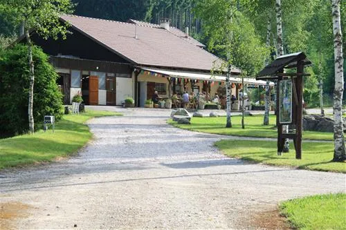 camping-aire-naturelle-du-champ-de-roches-barbey-seroux-xcqfe