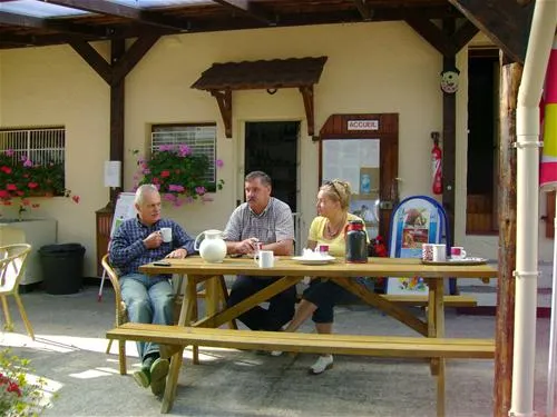 camping-aire-naturelle-du-champ-de-roches-barbey-seroux-yedop
