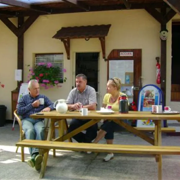 camping-aire-naturelle-du-champ-de-roches-barbey-seroux-yedop