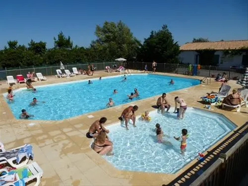 camp-du-soleil-ars-en-r-2mzpz