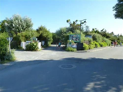 camp-du-soleil-ars-en-r-fmlrl