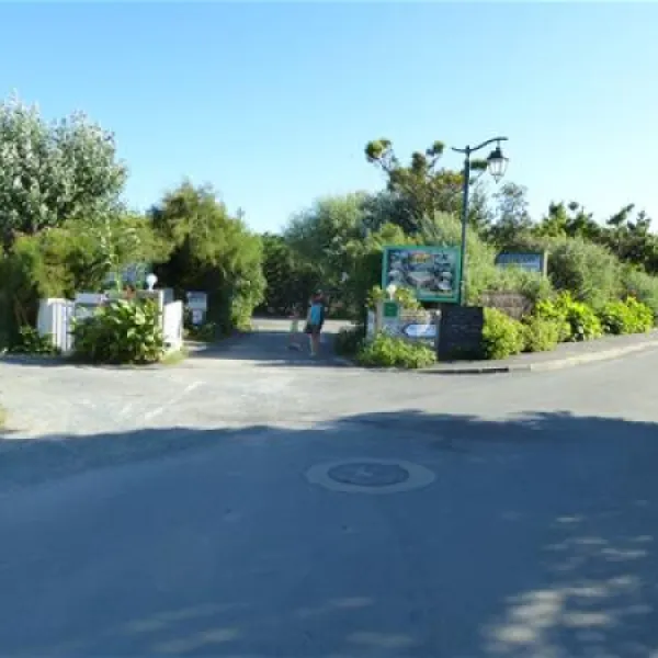 camp-du-soleil-ars-en-r-fmlrl