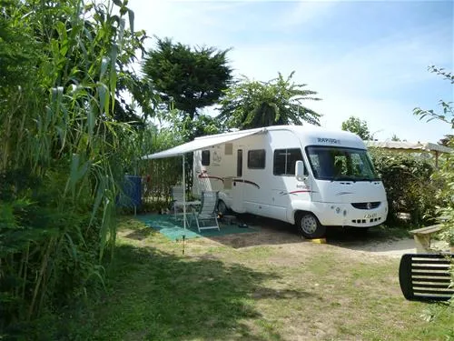 camp-du-soleil-ars-en-r-fwu6d