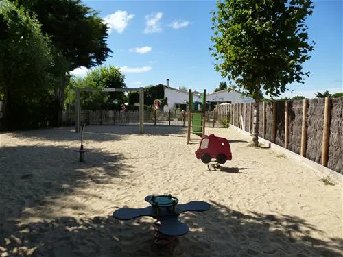 camp-du-soleil-ars-en-r-kjd5r