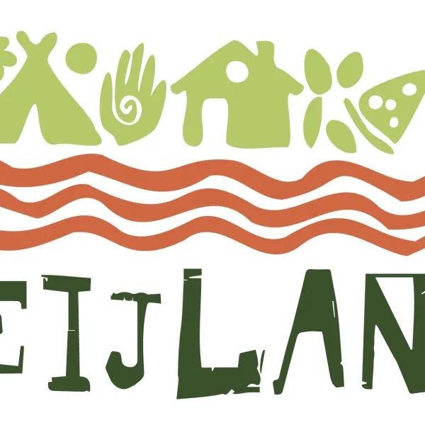 bij-roozen-op-leijland-minicamping-vorstenbosch-dftxl