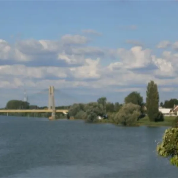 camping-du-pont-de-bourgogne-st-marcel-btwva