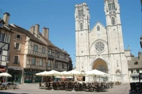 camping-du-pont-de-bourgogne-st-marcel-joml0