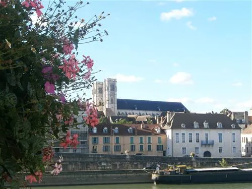 camping-du-pont-de-bourgogne-st-marcel-z2rrg