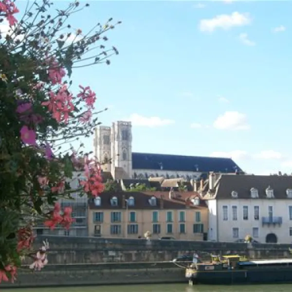 camping-du-pont-de-bourgogne-st-marcel-z2rrg