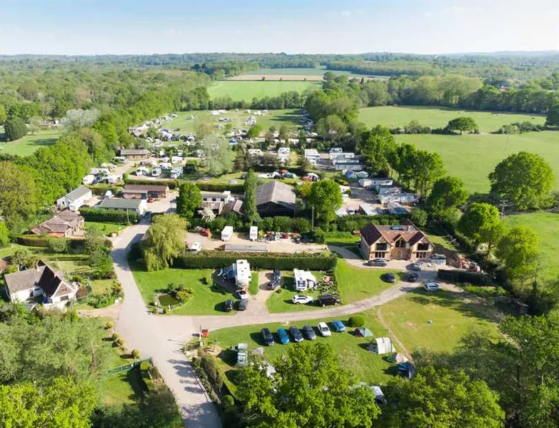 long-acres-caravan-camping-park-lingfield-2vwqq