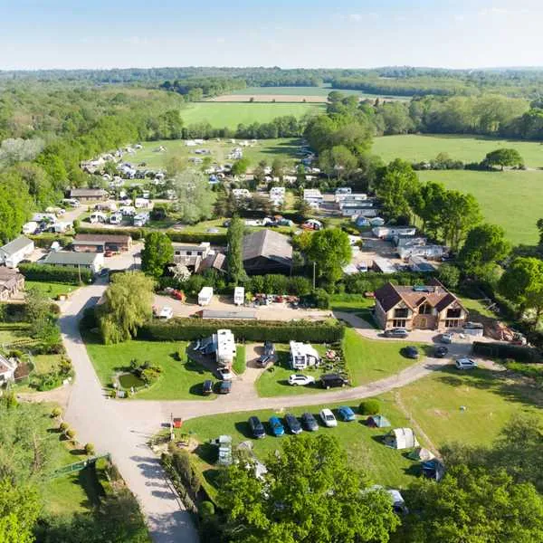 long-acres-caravan-camping-park-lingfield-2vwqq