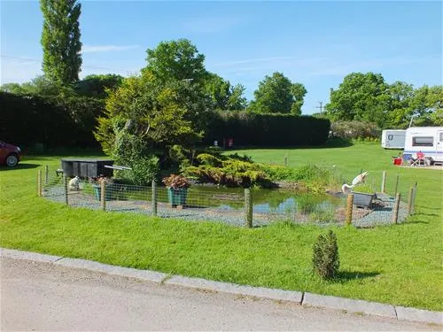 long-acres-caravan-camping-park-lingfield-etyr1