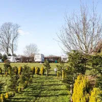 long-acres-caravan-camping-park-lingfield-rqnr3