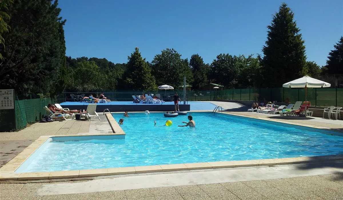 castel-les-gorges-du-chambon-eymouthiers-5zlds