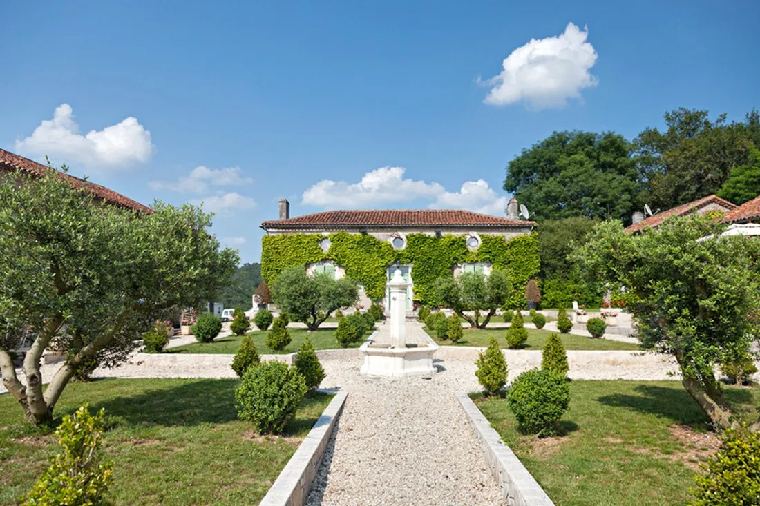 castel-les-gorges-du-chambon-eymouthiers-fsbsz
