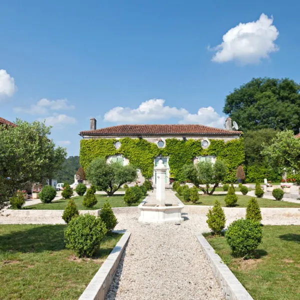castel-les-gorges-du-chambon-eymouthiers-fsbsz