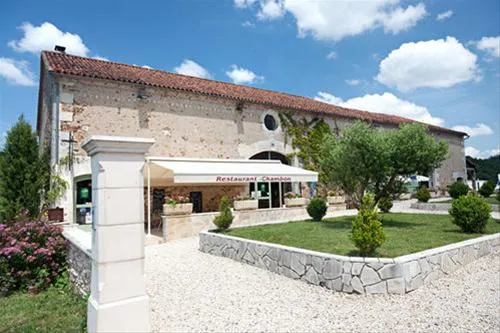 castel-les-gorges-du-chambon-eymouthiers-uzibk