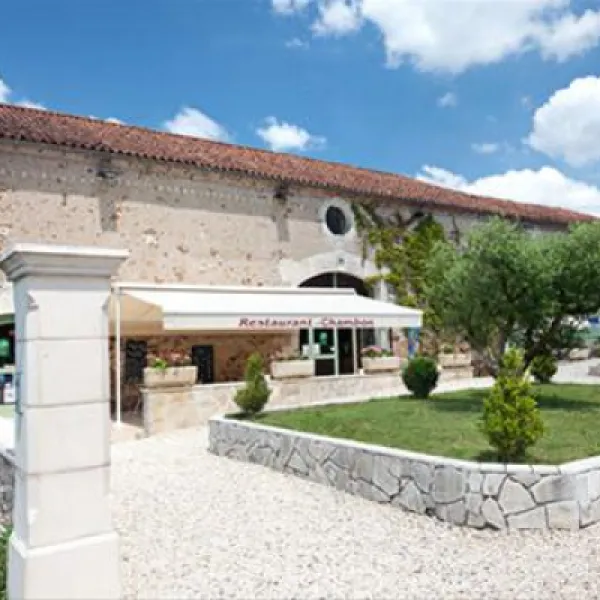 castel-les-gorges-du-chambon-eymouthiers-uzibk