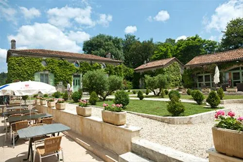castel-les-gorges-du-chambon-eymouthiers-zmjmx