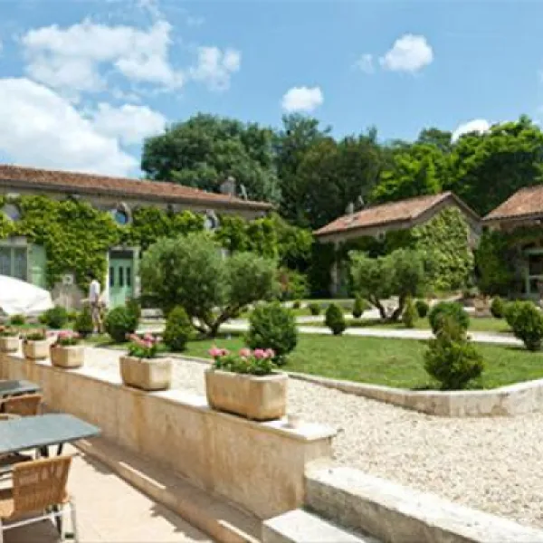 castel-les-gorges-du-chambon-eymouthiers-zmjmx