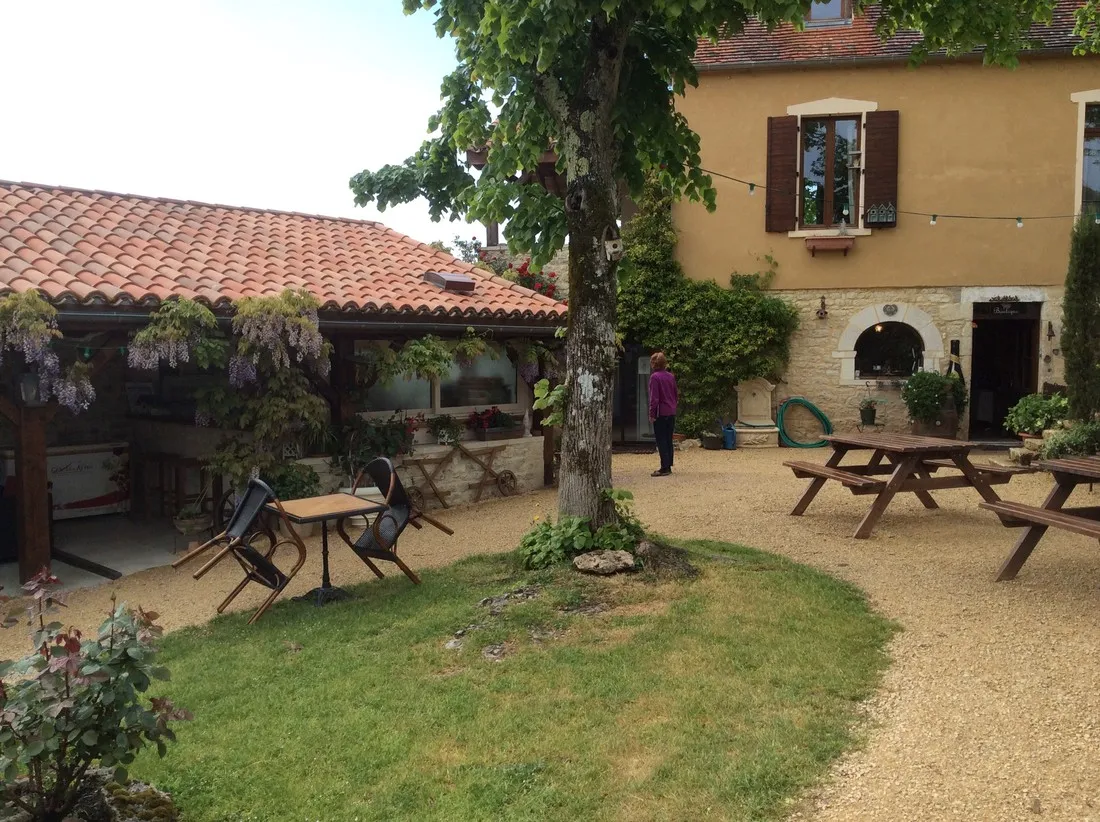 flower-camping-domaine-de-la-faurie-seniergues-aashh