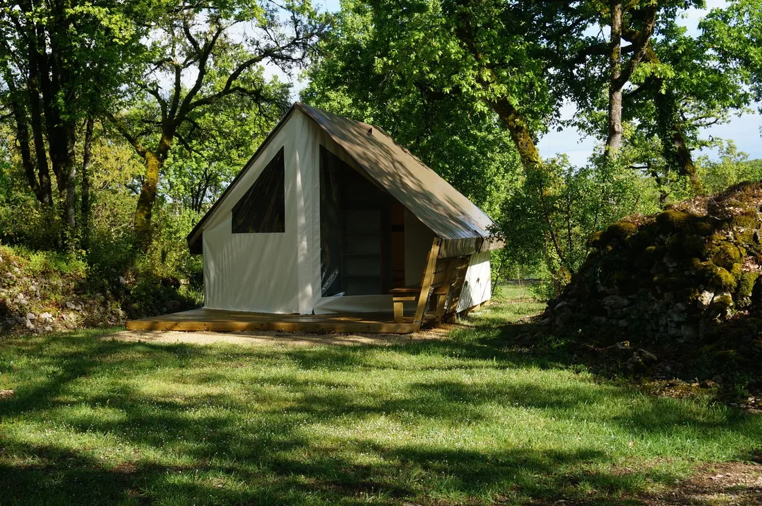 flower-camping-domaine-de-la-faurie-seniergues-dovvx