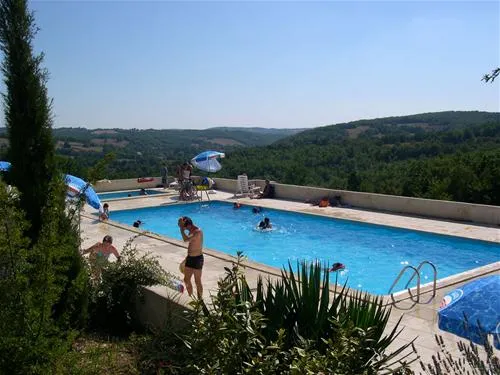 flower-camping-domaine-de-la-faurie-seniergues-dsyna